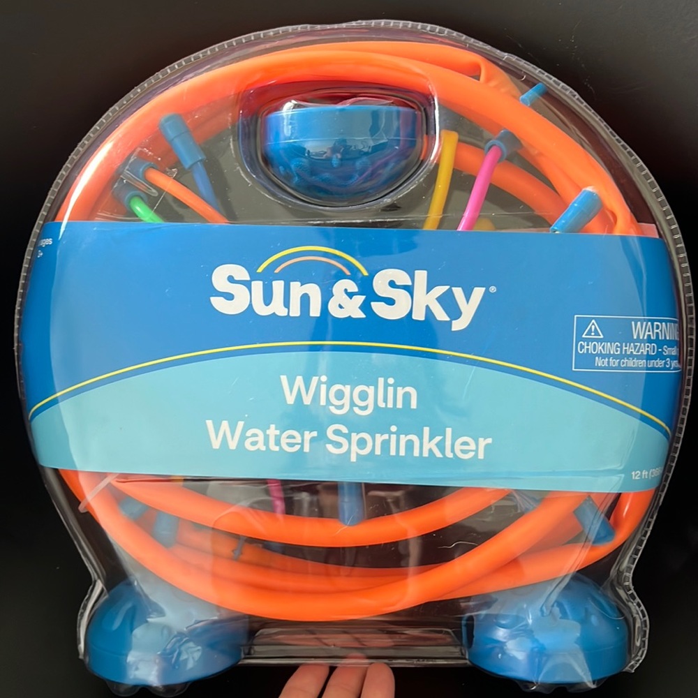 Sun & Sky Wigglin Water Sprinkler